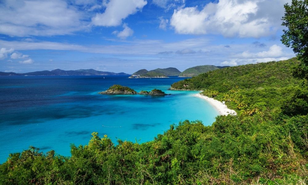 What To Expect on Your USVI Yacht Charter